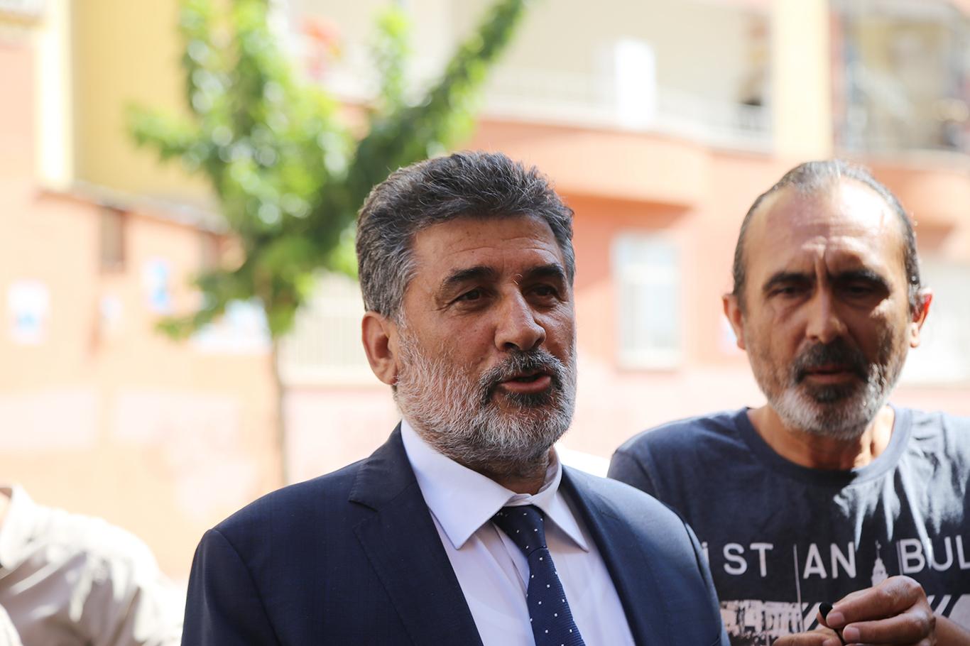 Oturma eylemi yapan ailelere destekler sürüyor Oturma eylemi yapan ailelere destekler sürüyor